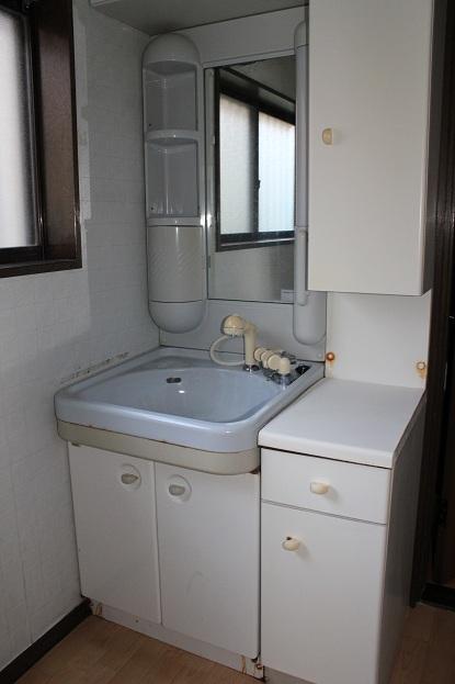 Wash basin, toilet
