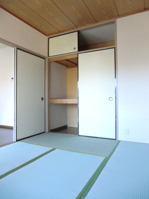 Living and room. Atmosphere of Japanese-style makes me soften the heart.