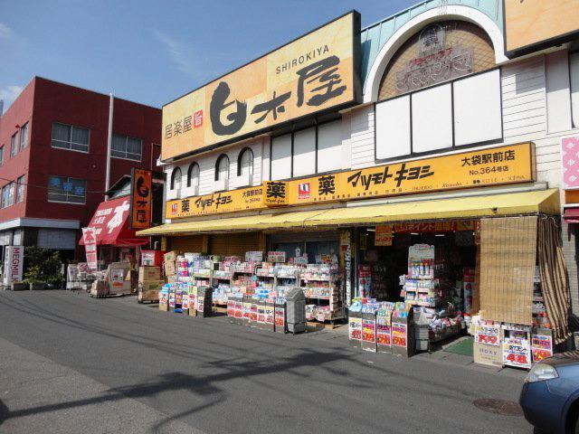 Drug store. Matsumotokiyoshi large bag to the station shop 93m