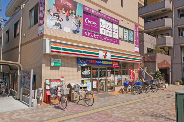 Convenience store. Seven-Eleven Gamo Station East store up (convenience store) 437m