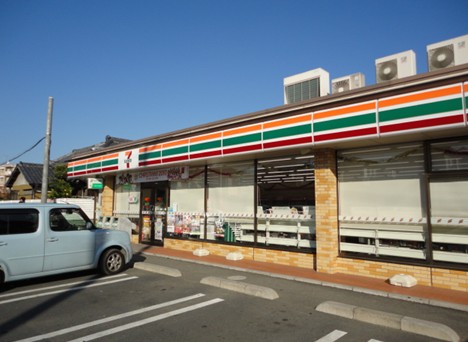 Convenience store. Eleven large bag Ekimae up (convenience store) 211m