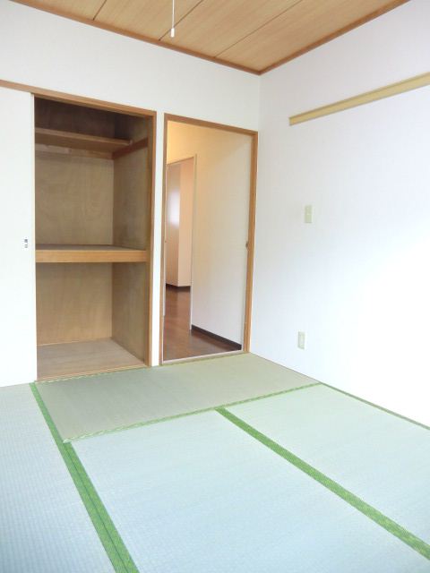 Living and room. Atmosphere of Japanese-style makes me soften the heart.