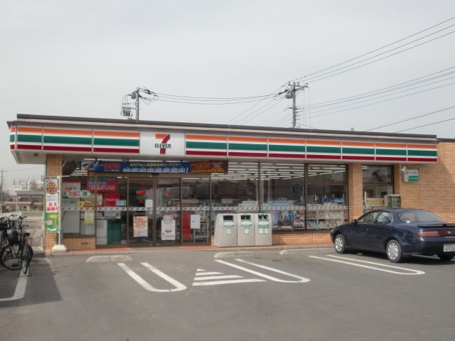 Convenience store. 910m to Seven-Eleven (convenience store)