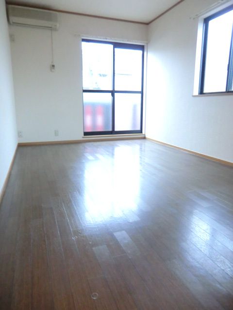 Living and room. It is a popular spacious Interoceanic 7.5 tatami rooms. 