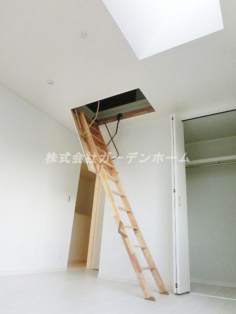 Receipt. ■ Popular "attic storage" is also available ■