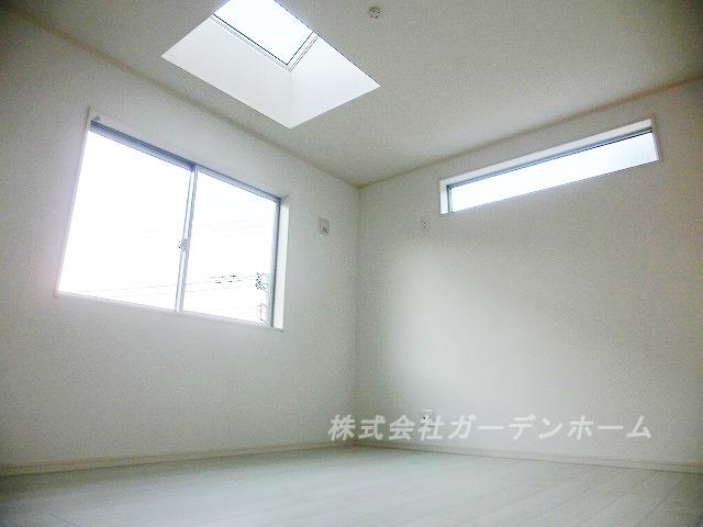 Non-living room.  ■ It pours down from the top light, It is impressive friendly sunshine, Bright Western-style ■ 