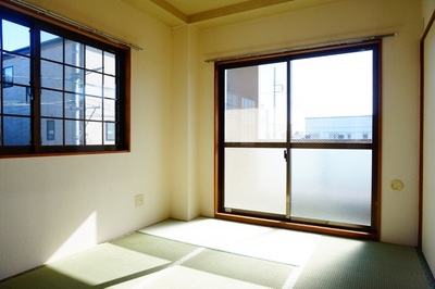 Living and room. 6 Pledge Japanese-style room facing the balcony