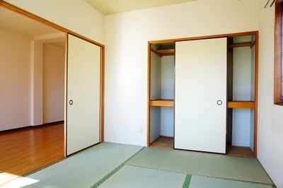 Living and room. Japanese-style room of the LDK and the side-by-side