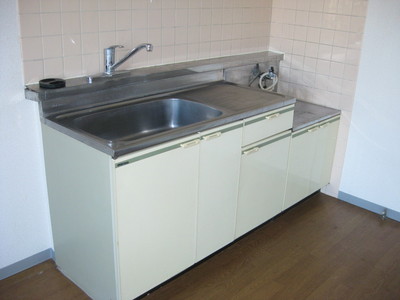 Kitchen. Gas stove can be installed