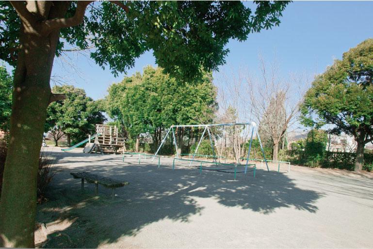 park. Will also be carried out plum festival in the spring of 300 lines or so of plum 190m are planted until Koshigaya plum grove park. Playground equipment is the children also play park, which also includes. 