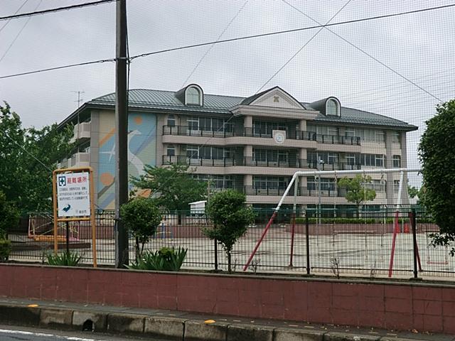 Primary school. Koshigaya Municipal Dewa to elementary school 390m