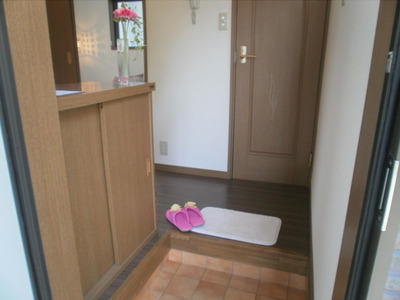 Entrance.  ☆ Cupboard with ☆ It is a photograph at the time of model room ☆