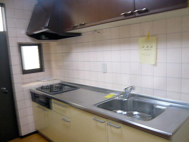 Kitchen. It is an independent type of kitchen.