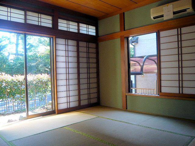 Non-living room. It is the first floor of a Japanese-style room. Facing the garden.
