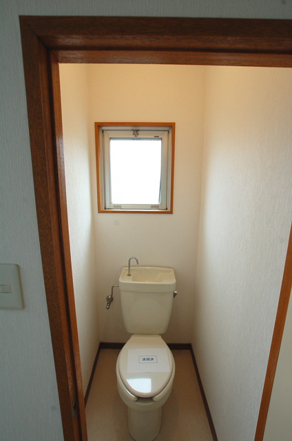 Toilet. Living alone in the happy bus Restroom! Pat ventilation of care with window! 