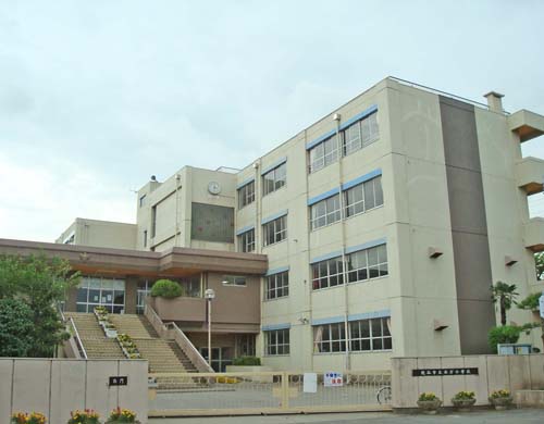 Primary school. Koshigaya 910m to stand west elementary school (elementary school)