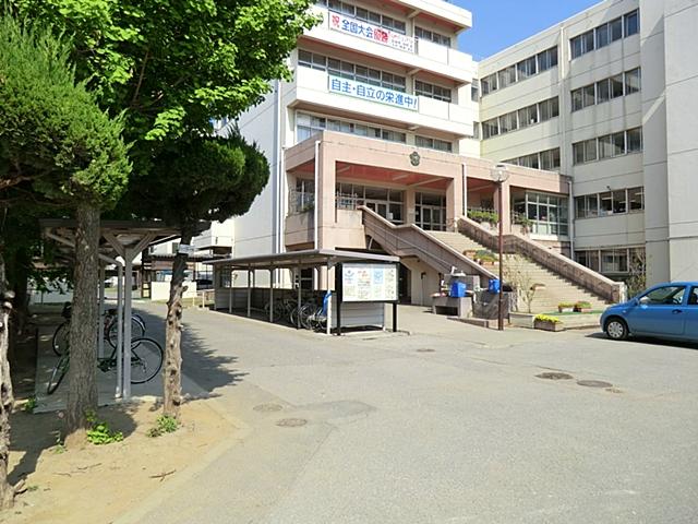 Junior high school. Koshigaya City preferment 600m up to junior high school