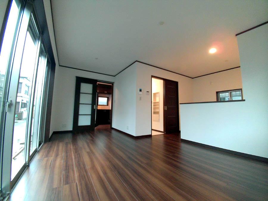 Living. Was building completed. Such as the actual image from per yang, We have to wait all the time so you can see directly.