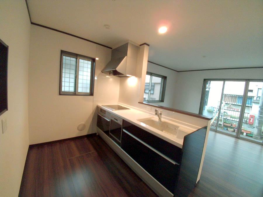 Kitchen. Was building completed. Such as the actual image from per yang, We have to wait all the time so you can see directly.