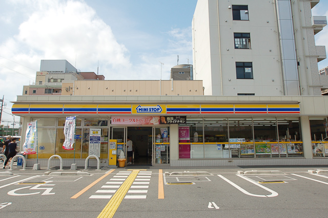 Convenience store. MINISTOP Koshigaya Station West Exit store up (convenience store) 165m