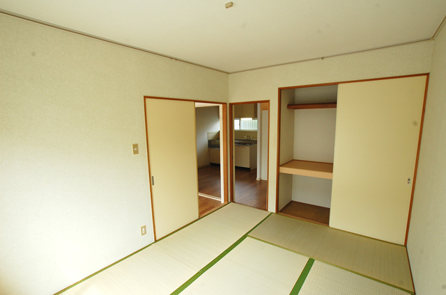 Living and room. Japanese-style room to relax and stretch the legs