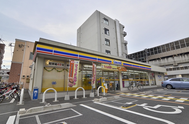 Convenience store. 15m to MINISTOP (convenience store)