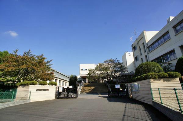 Junior high school. Koshigaya 1356m to stand Fuji Junior High School