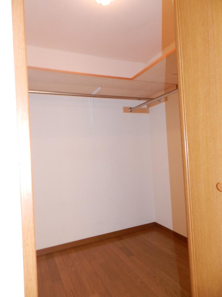 Receipt. Walk-in closet two there