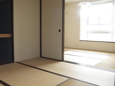 Living and room. Japanese-style room 6 Pledge + Japanese-style room 4.5 Pledge