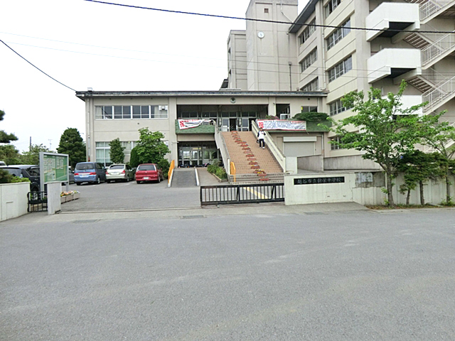 Junior high school. Koshigaya Municipal Shinyoung junior high school (junior high school) up to 823m