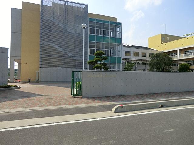 Primary school. Koshigaya 680m up to municipal Castle Roh on the elementary school