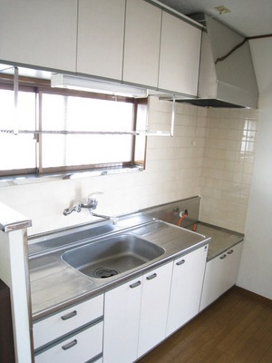 Kitchen. Two-burner gas stove is installed Allowed