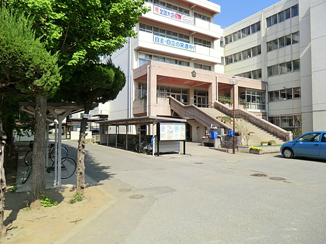 Junior high school. 868m to Koshigaya City preferment junior high school (junior high school)