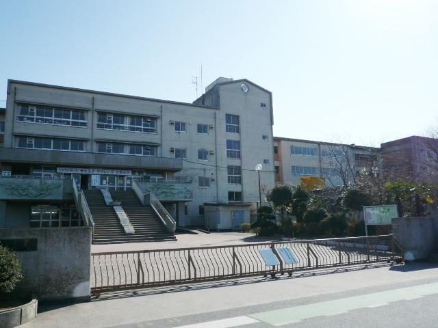 Primary school. 560m until Minami Sakurai Elementary School