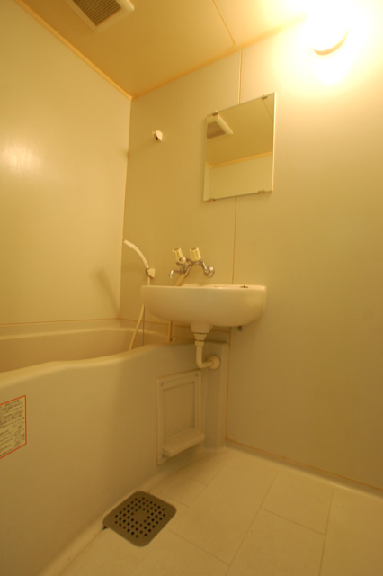 Bath. Each day relaxing with a clean bathroom ☆ With a convenient wash basin