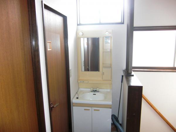Wash basin, toilet