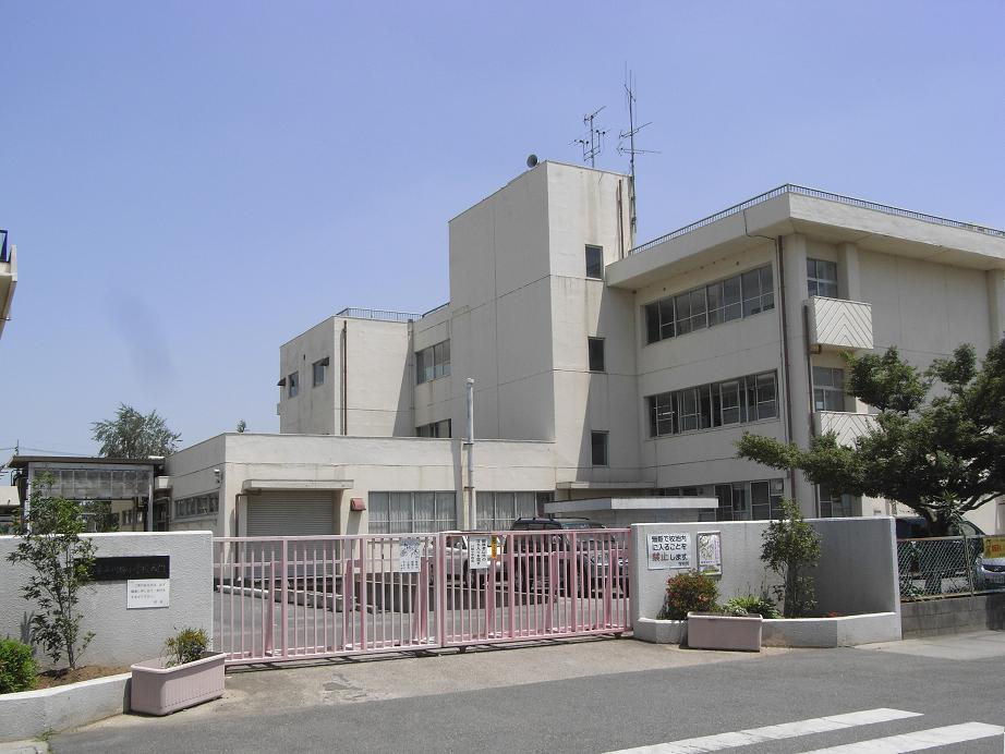 Primary school. Koshigaya Municipal poem 800m up to elementary school