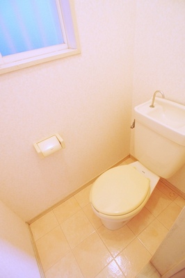 Toilet.  ☆ Ventilation is also easy in the window with toilet ☆