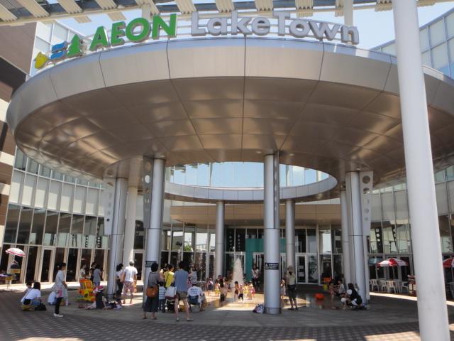 Shopping centre. 360m to Aeon Lake Town