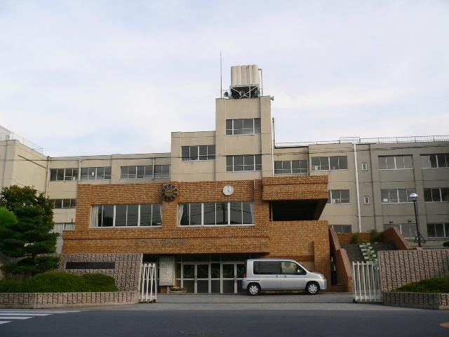Junior high school. Until Higashinaka 2440m