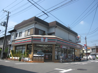 Convenience store. 270m to Seven-Eleven (convenience store)