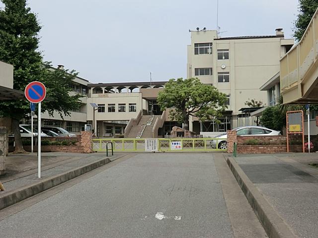 Primary school. Koshigaya Municipal Gamominami to elementary school 910m