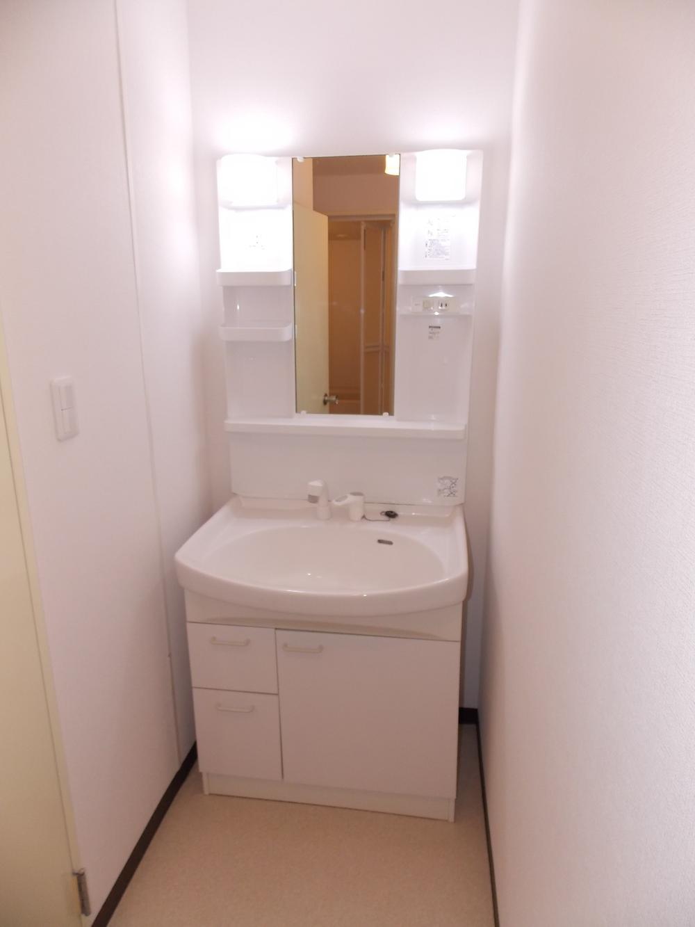 Wash basin, toilet