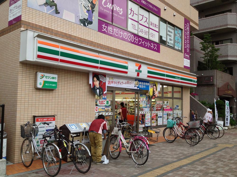 Convenience store. It is really nice say there would be a convenience store within 98m 100m to Seven-Eleven Gamo Station east exit shop. 