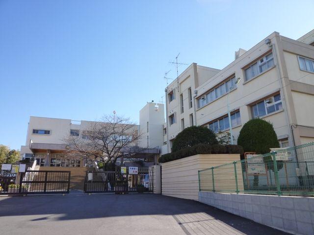 Junior high school. 1620m to Fuji Junior High School