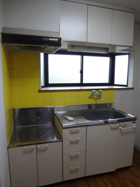 Kitchen. Vitamin yellow accents kitchen.