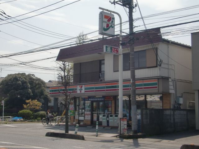 Convenience store. 390m to Seven-Eleven (convenience store)