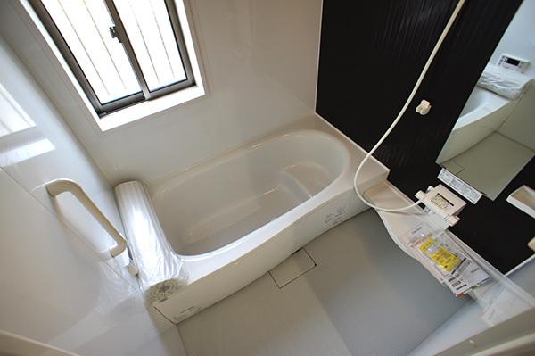 Bathroom. There is a window ventilation good Cold winter because it is equipped with heating ventilation dryer can also be warm bath. 