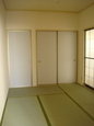 Other room space. There is a closet in the Japanese-style room, 1 between a half