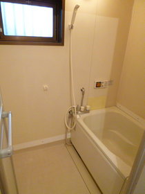 Bath. Bathroom (reheating ・ With ventilation window)